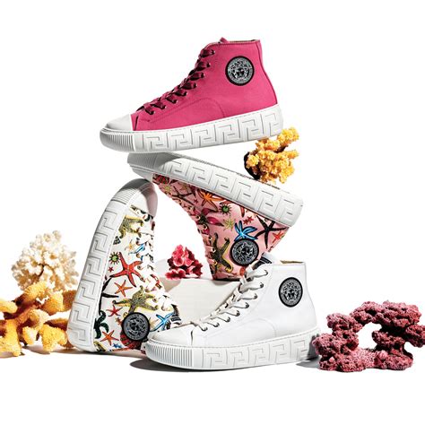 Sneakers PE 2021: Versace presenta il nuovo modello Greca